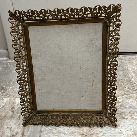 Antique Picture Frame In Gold Lightweight Metal. Back Is All Felt. - Picture 12 of 12